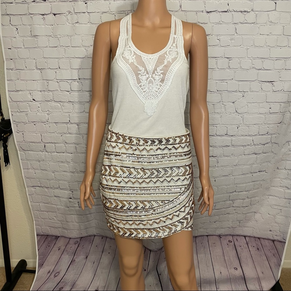 Express nwt Beaded pattern express white skirt express sequined new year